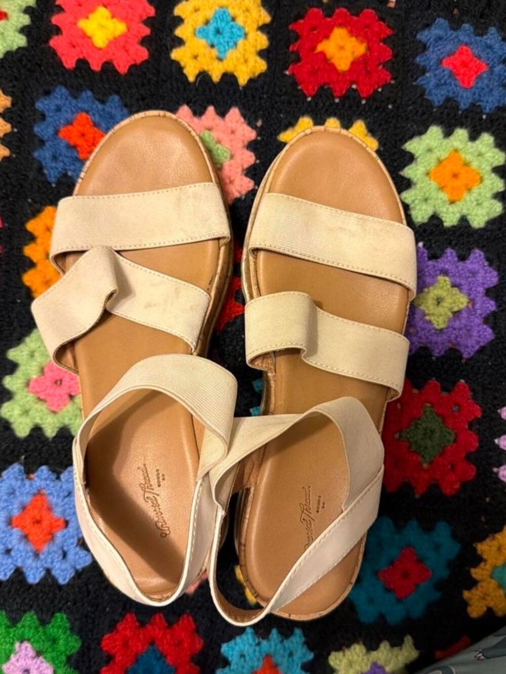 Universal Thread Women's Cream and Tan Sandals